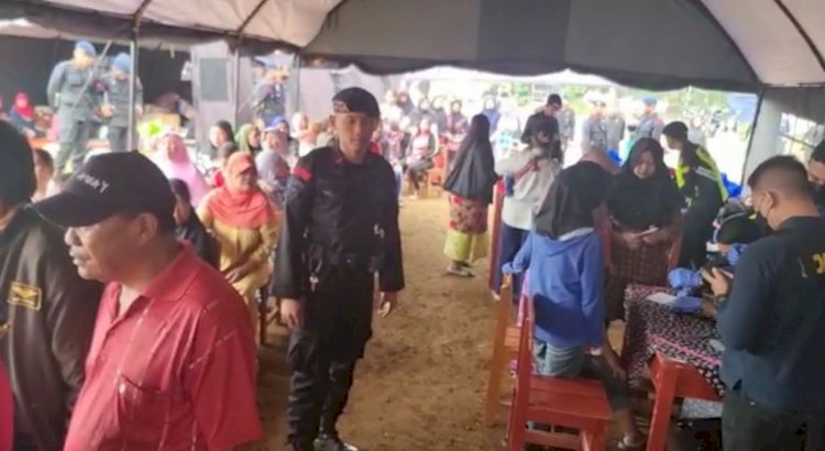 Tim medis Brimob Polri jemput bola beri pelayanan kesehatan pengungsi gempa Cianjur  rumah sakit