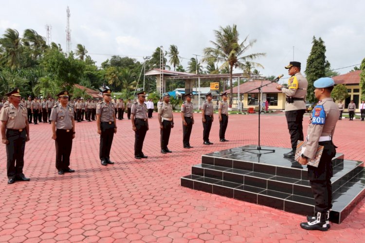 Kapolres Kupang Rela Kehujanan Pimpin Upacara Kenaikan Pangkat Perwira dan Bintara Polres Kupang