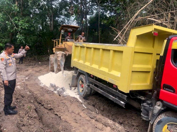 Bukti Peduli Pada Masyarakat  Kabupaten Kupang, Kapolres Irwan Terjun Langsung Memantau Pengerjaan Jembatan dan Jalan Yang Rusak
