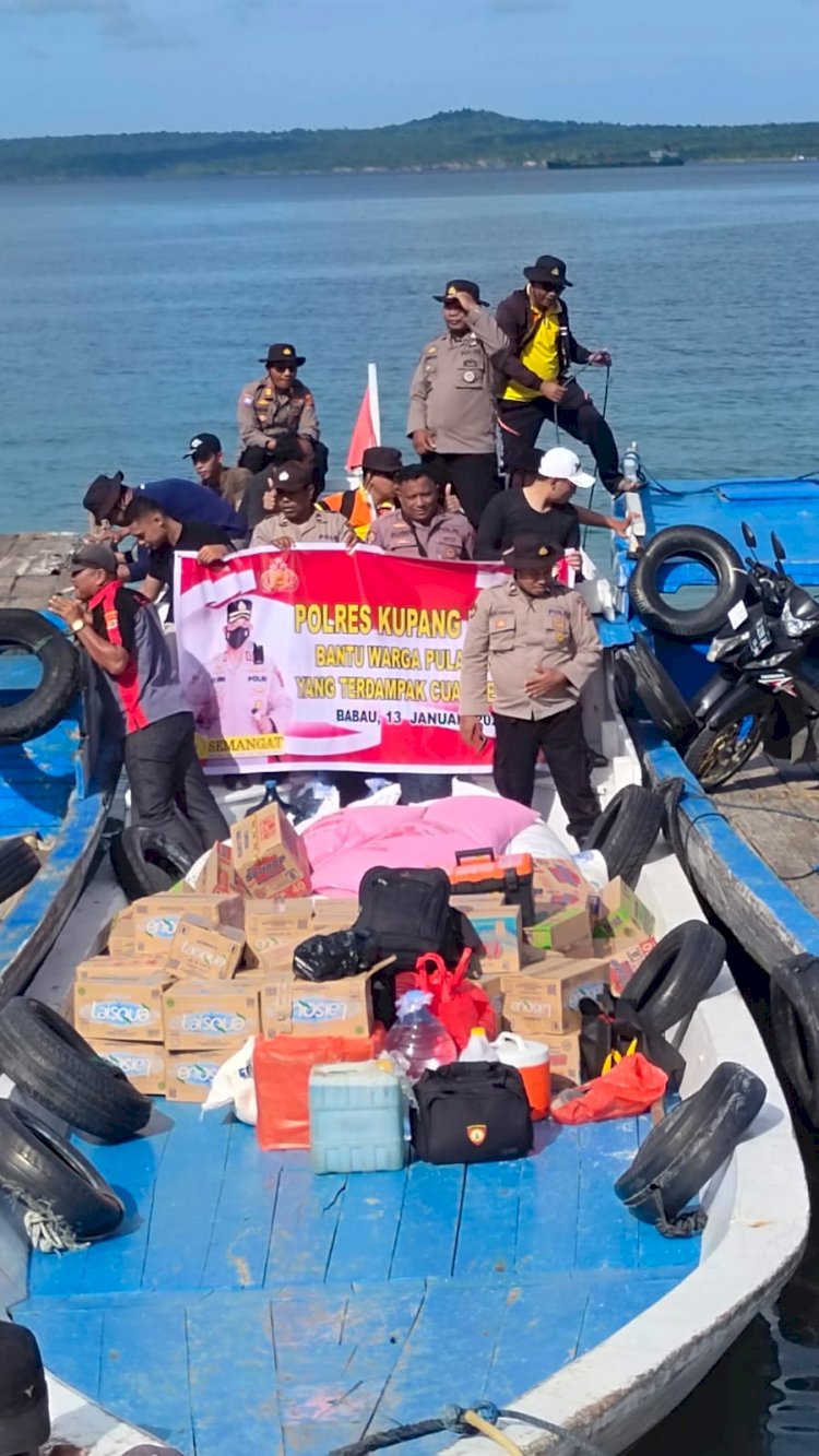 Polres Kupang  Peduli Bantu 180 Warga Pulau Kera, Yang Terdampak Cuaca  Ekstrem