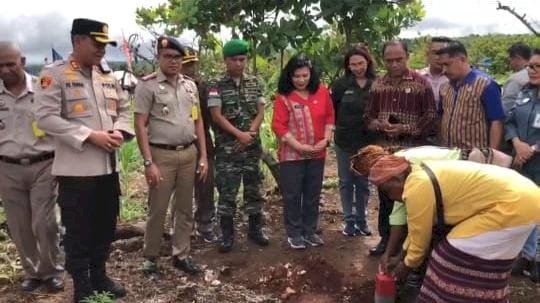 Dukung Pencanangan Satu Juta Patok Batas Bidang Tanah di Kabupaten Kupang, Kapolres Kupang Hadiri Acara Zoom Meeting Hingga Pemancangan Pilar Batas