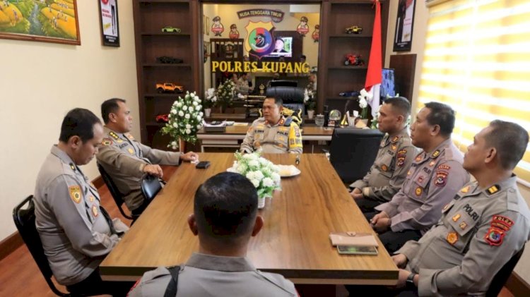 Kapolres Kupang Dampingi Karo SDM Polda NTT Pantau Kegiatan Polisi Belajar di Polres Kupang