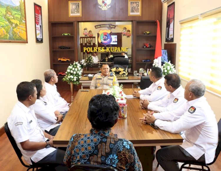 Memasuki Tahapan Pemilu 2024, Ketua KPUD Kabupaten Kupang Silaturahmi dengan Kapolres Kupang