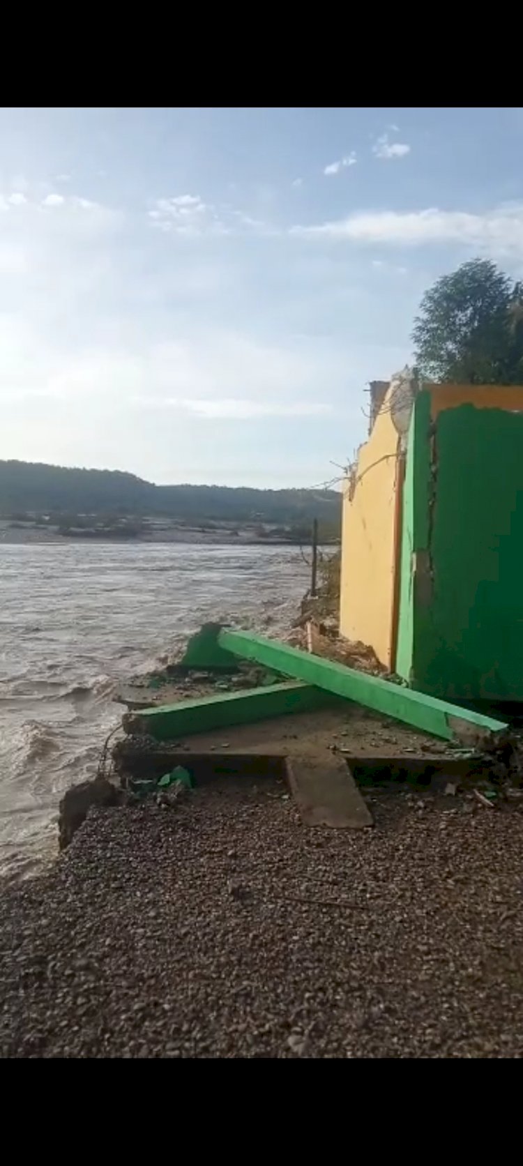 Tiga Unit Rumah Warga Takari Hanyut Dibawa Banjir  Bandang