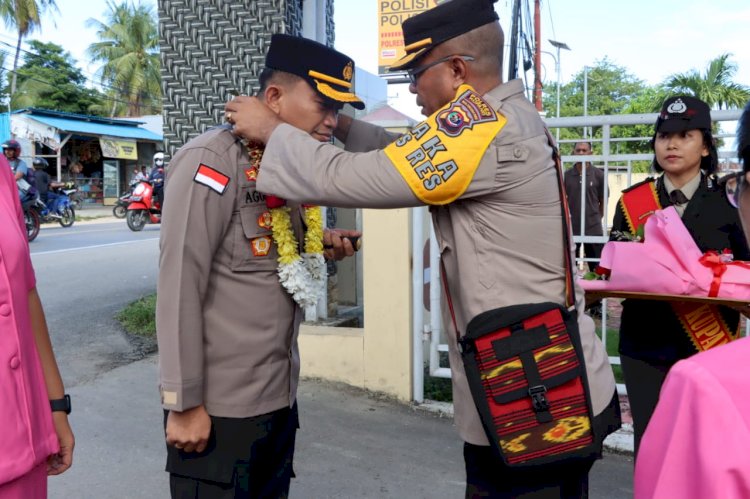 Seremonial Adat Natoni Warnai Penyambutan Kapolres Kupang  AKBP Anak Agung Gde Anom Wirata, S.I.K, M.H