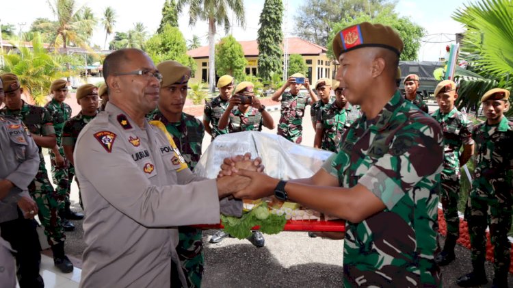 Komandan Batalyon Armed dan Arhanud serta  Lanud Eltari Kupang Ramai-Ramai Datangi  Mako Polres Kupang