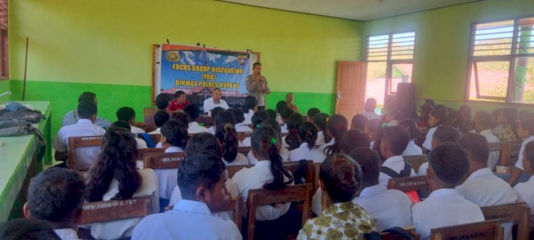 Cegah TPPO dan  Kenakalan Remaja Sat Binmas Polres Kupang Gelar Binluh terhadap Siswa SMA dan SMP di Fatuleu Tengah