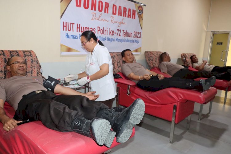 Kapolres dan Wakapolres Kupang, Pendonor Darah Pertama Giat Bakkes Dalam Rangka HUT Humas Polri ke-72