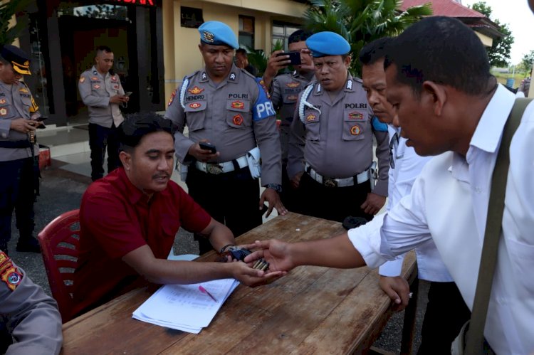 Cegah Polisi Koboi, Kapolres Tarik Sejumlah Senjata Api Anggota Polres Kupang