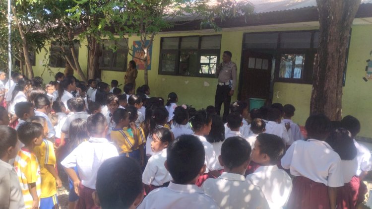 Polisi Sahabat Anak, Satlantas Polres Kupang Sosialisasi Kamtiblantas di SD Gmit I Oesao
