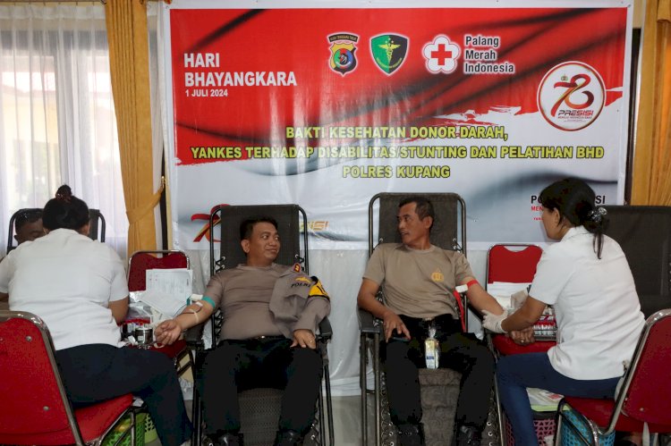 Kapolres Kupang Jadi Pendonor Darah Pertama Dalam Giat Bakti Kesehatan Menyambut HUT Bhayangkara ke-78