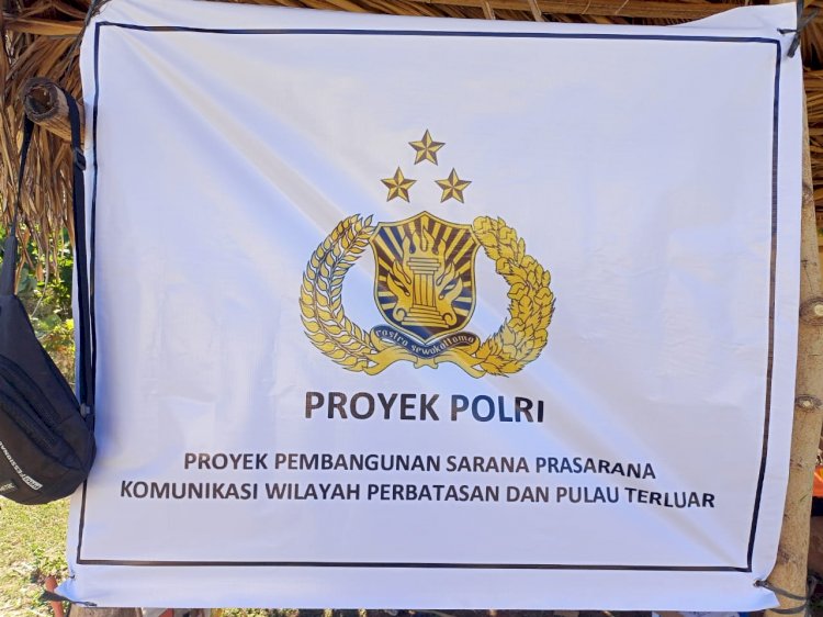 Tingkatkan Kualitas Komunikasi Polsek-Polsek Terluar, Polri Bangun Tower  Repeiter di Oepoli