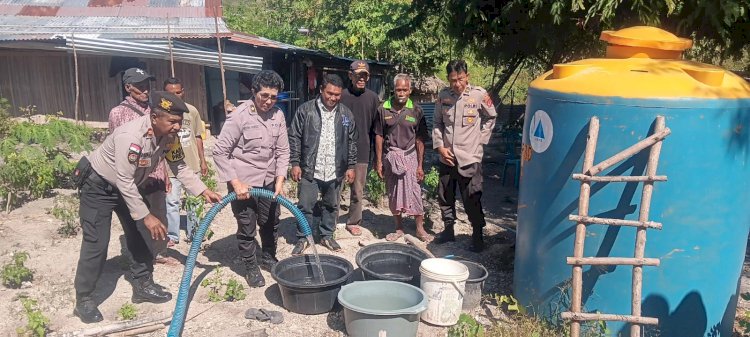 Warga Tiga Desa di Kabupaten Kupang Dapat Bantuan Sosial dan Air Bersih dari Polres Kupang