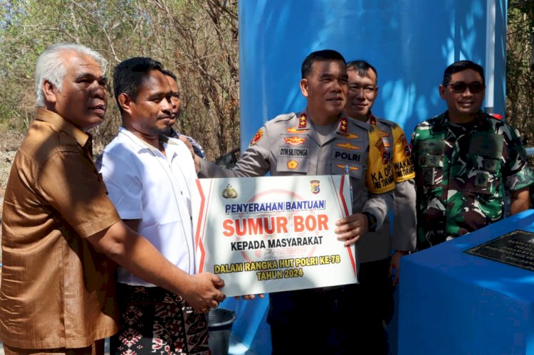 Sambut Hut Bhayangkara ke-78 Kapolda NTT Serahkan Sumur Bor dan Bansos di Pulau Semau