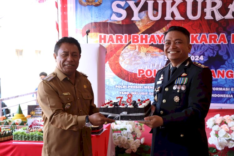 Upacara HUT Bhayangkara ke-78 Polres Kupang  Diwarnai Jai dan Potong Tumpeng Hingga Doa Syukuran Bersama