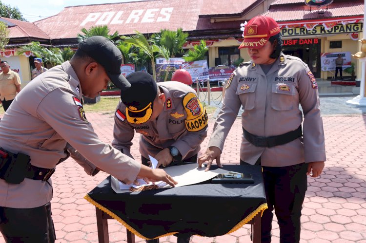 Pimpin Apel Penyerahan Siswa Latja SPN Polda NTT, Kapolres Kupang : Tetap Semangat dan Disiplin serta Loyalitas Dalam Pengabdian