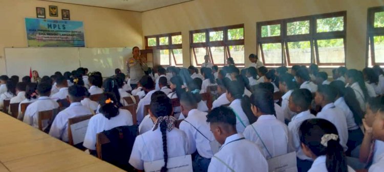 Satbinmas Polres Kupang Sampaikan Materi Kesadaran Berbangsa dan Anti Perundungan di SMA Negeri 1 Amarasi