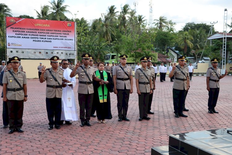 Kapolres Kupang Lantik Kabagren dan Serahterimakan Enam Kapolsek Jajaran