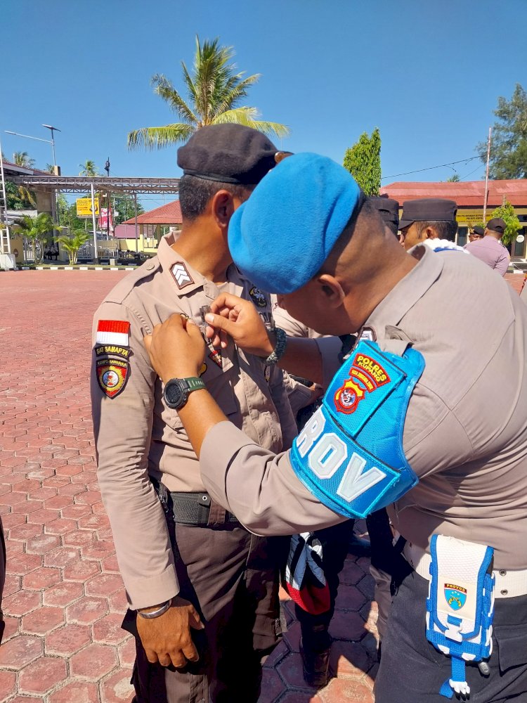 Tegas ! Kapolres Kupang Copot Brevet Personil yang Tidak Sesuai Aturan