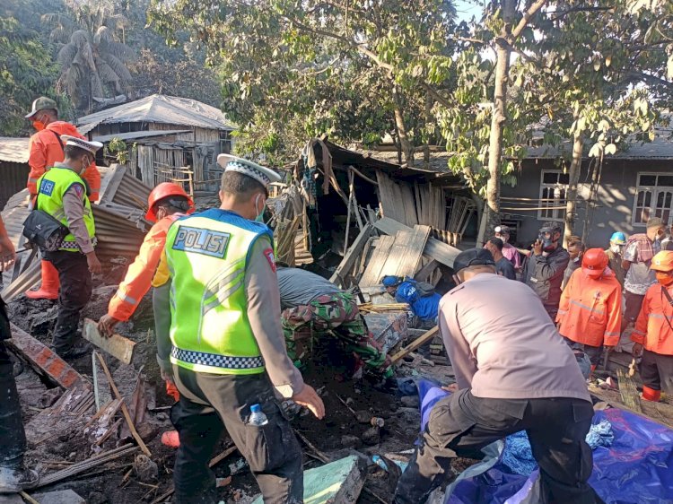 Polres Flotim Bergerak Cepat Bantu Korban Erupsi Gunung Lewotobi