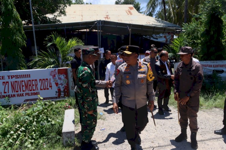 Kapolda NTT Bersama Pj Gubernur Pantau Langsung Pemungutan Suara di TPS 1 Merdeka, Kupang Timur