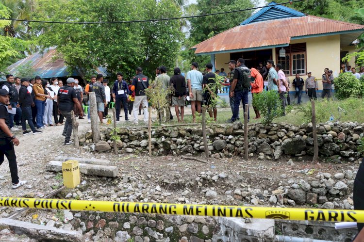 Meski Diguyur Hujan Lebat, Polres Kupang Berhasil Gelar Rekonstruksi Kasus Pengeroyokan di Kupang Timur