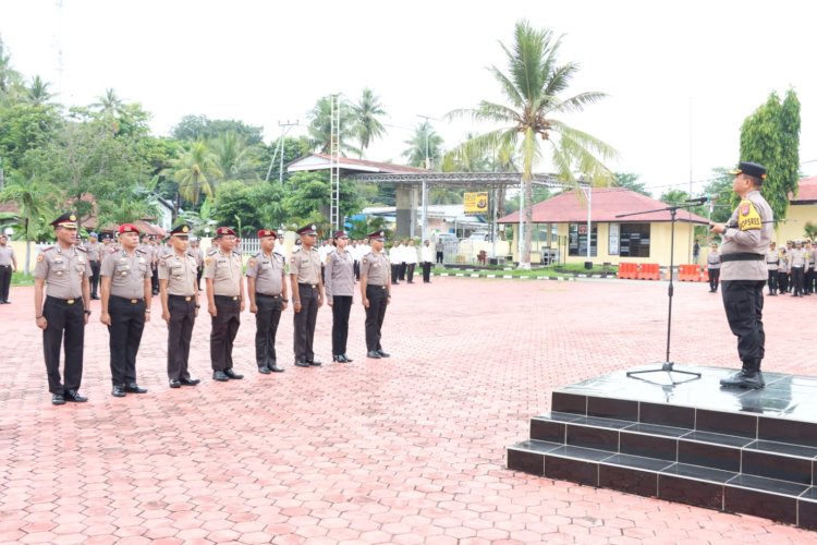 Pimpin Upacara Kenaikan Pangkat 57 Personil, Kapolres Kupang : Jadikan Motivasi Tingkatkan Profesionalitas