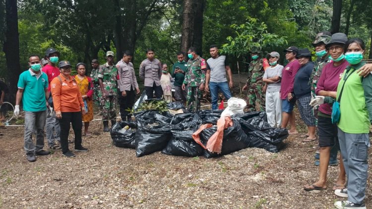 Kolaborasi BKSDA Koramil 1604-02/Camplong dan Polsek Fatuleu Bersihkan Sampah di UPTD KSDA