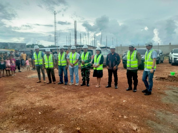 Bhabinkamtibmas Desa Bolok Turut Hadir Saat Peresmian dan Peletakan Batu Pertama SPBE oleh Pj. Bupati Kupang