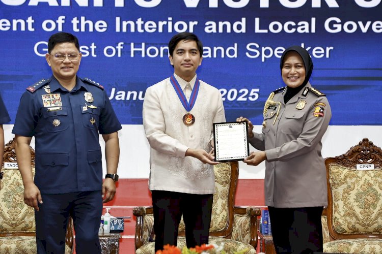 Kombespol Retno Prihawati Terima Penghargaan Dari Kepala Kepolisian Filipina Atas Kontribusi Dalam Kerjasama Hukum RI-Filipina