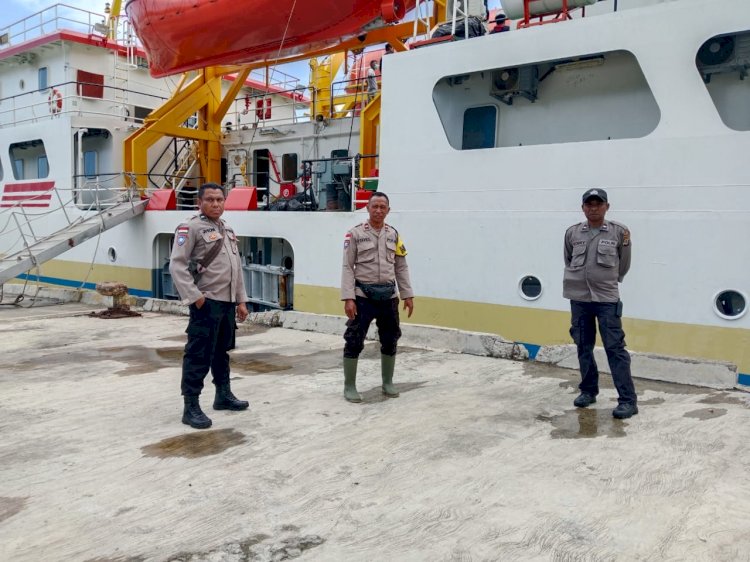 KM Sabuk Nusantara 108 Terjebak Cuaca Buruk di Pelabuhan Afoan Naikliu, 178 Cool Box Ikan Busuk