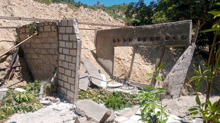 Bencana Tanah Longsor Kembali Terjadi di Takari, Dua Rumah Warga Tertimbun