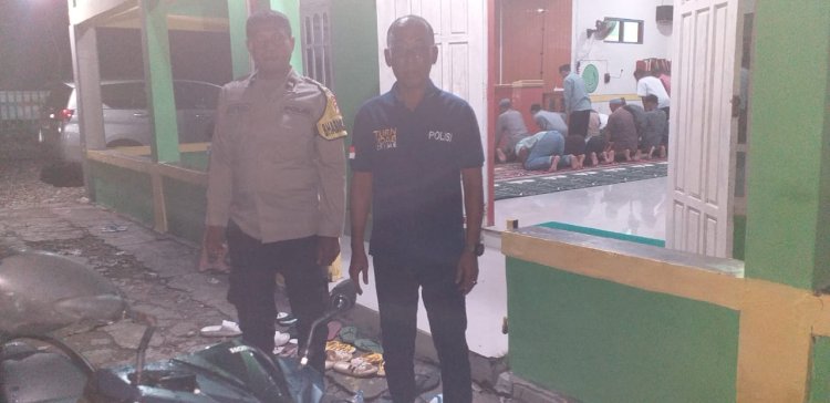 Piket Pawas Polres Kupang Lakukan Monitoring Pengamanan Sholat Tarawih di Masjid Al Muhajirin Kayuputih dan Masjid Babusallam Oesao