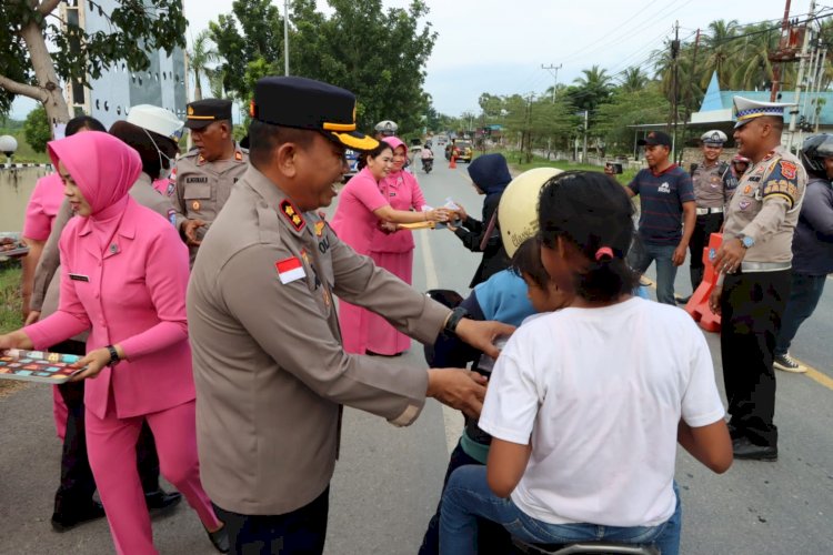 Kapolres Kupang bersama Bhayangkari Gelar Bakti Sosial, Berbagi Berkah di Bulan Suci Ramadhan