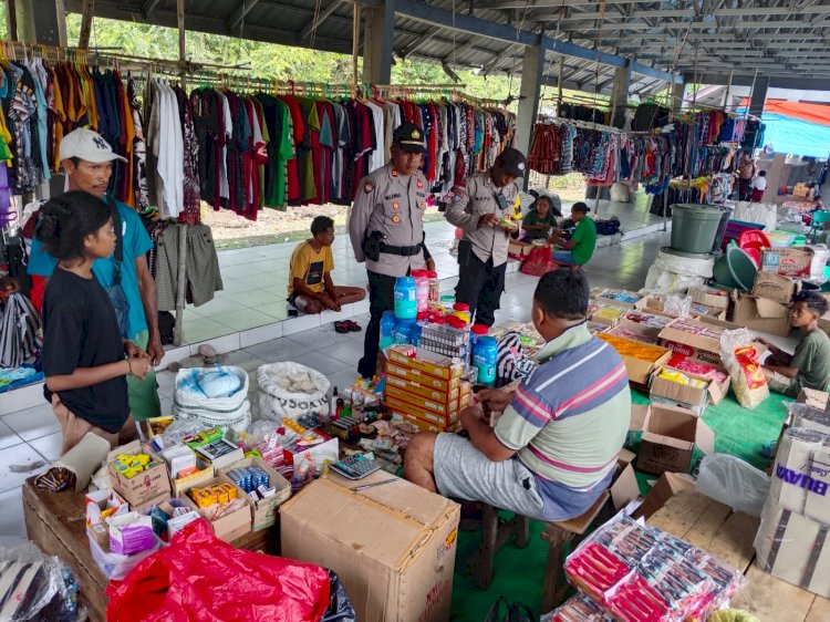 Kapolsek Amfoang Utara Pimpin Patroli dan Pengamanan Pasar Tradisional Nekbua