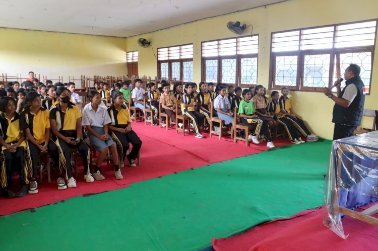 Unit Tipikor Satreskrim Polres Kupang Gelar Sosialisasi Hukum Tindak Pidana Korupsi di SMK Tunas Isai