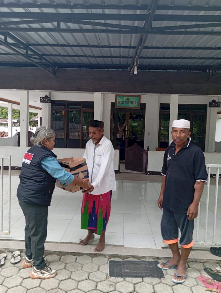 Satreskrim Polres Kupang Gelar Bakti Sosial Ramadhan, Bagikan Takjil di Dua Masjid