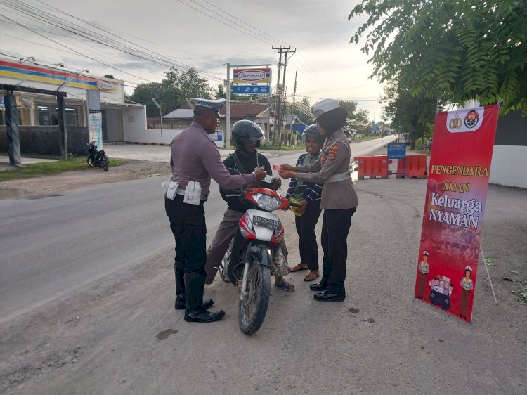 Polres Kupang Sebar Stiker 