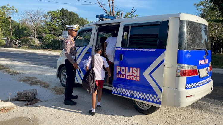 Polres Kupang Peduli Pelajar, Kapolres Tambah 1 Unit Mobil Layanan Antar Sekolah