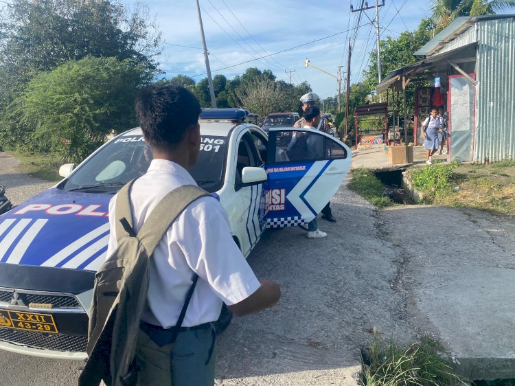 Tingkatkan Pelayanan, Satlantas Polres Kupang Libatkan Sedan Patroli Antar Siswa-Siswi Sekolah