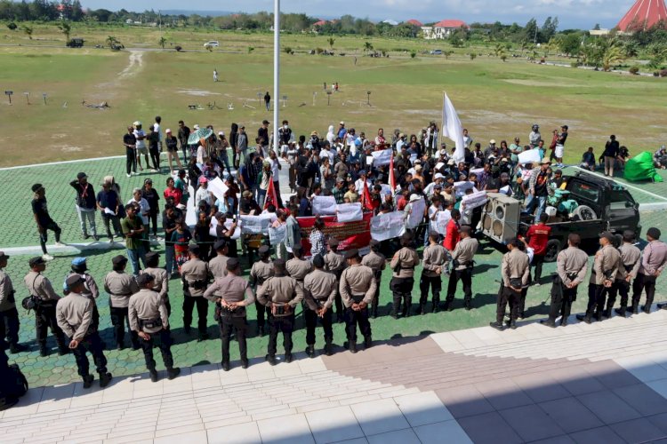 Polres Kupang Berhasil Amankan Aksi Unjuk Rasa Damai Forum Mahasiswa Nasional di Kantor Bupati Kupang
