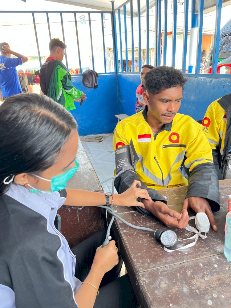Dalam Rangka Hari Bhayangkara ke-79, Sidokkes Polres Kupang Gelar Pemeriksaan Kesehatan Gratis Bagi Pengemudi Ojek