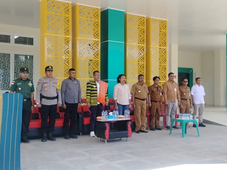 Polsek Amfoang Utara Amankan Kunjungan Kerja Bupati Kupang di Rumah Sakit Pratama Amfoang