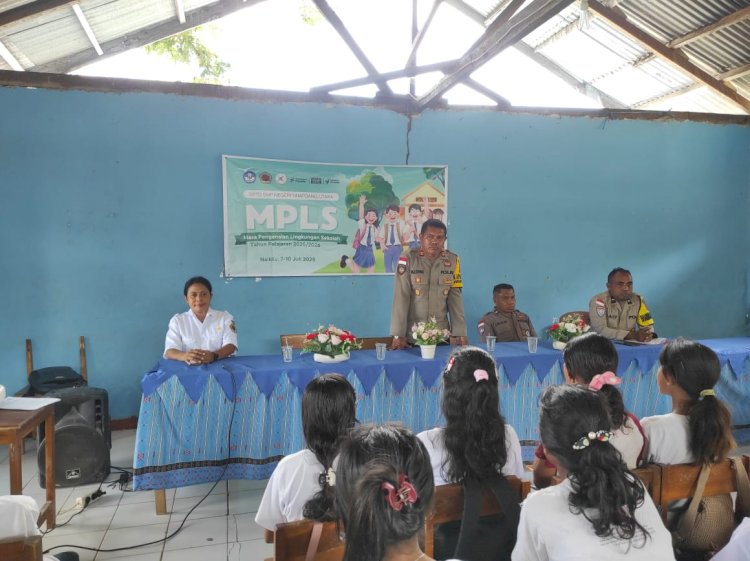 Polsek Amfoang Utara Beri Penyuluhan Bahaya Judi Online dan Narkoba kepada Siswa Baru