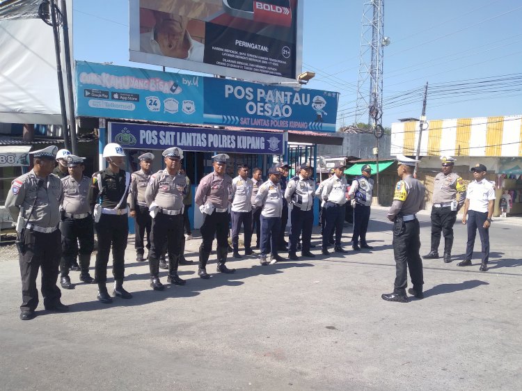 Satgas Operasi Patuh Turangga 2025 Polres Kupang Gelar Penertiban Kendaraan Parkir Liar di Oesao