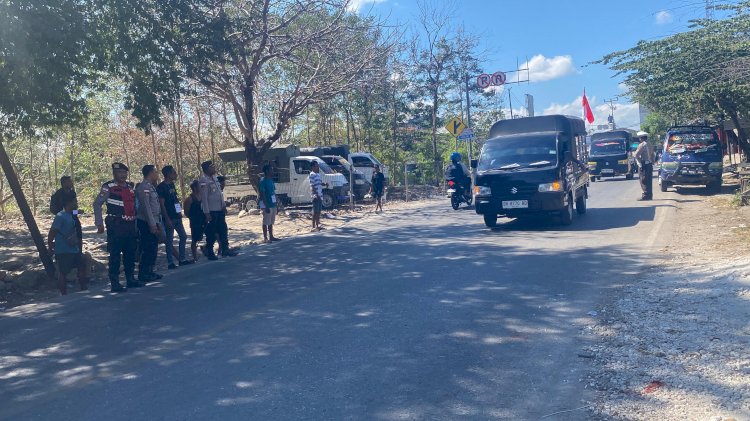 Kapolres Kupang Monitoring Aksi Damai Pengemudi Pick Up di Oesao, Sempat Ngobrol dengan Warga dan Tukang Ojek