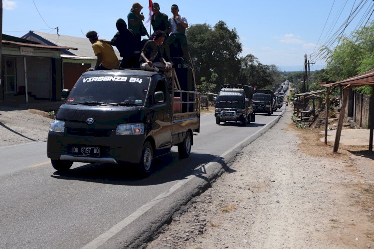 Tolak Surat Edaran Gubernur, Ratusan Pick Up dari Kabupaten Kupang Demo di Kantor Gubernur NTT