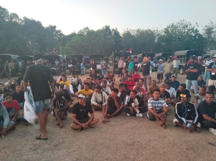 Konsolidasi Pasca Unjuk Rasa, Komunitas Pick Up dan Aliansi Cipayung Gelar Pertemuan di Lapangan Kayu Putih Oesao