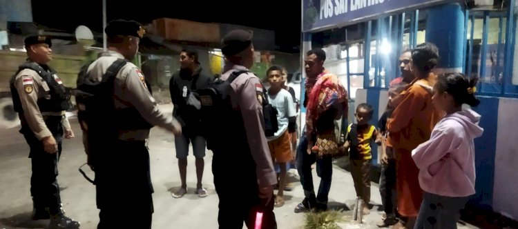 Tekan Kriminalitas, Polres Kupang Sosialisasi Call Center 110 Saat Patroli Malam