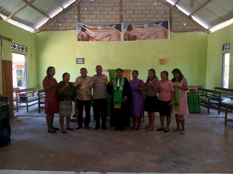 Kapolsek Sulamu Gelar Minggu Kasih, Sampaikan Himbauan Kamtibmas kepada Jemaat GMIT Getsemani Panfolok